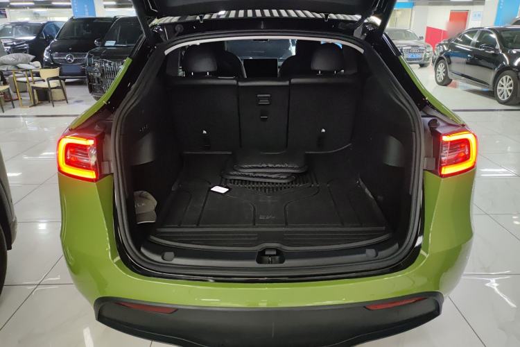 Used Tesla Model Y 2022 Long-Range All-Wheel-Drive Version
