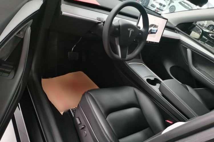 Used Tesla Model Y 2023 Rear-Wheel-Drive Version
