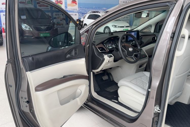 Used Buick GL8 2022 Land Cruiser Executive Class 652T Comfort Model