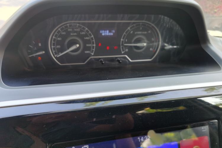 Used SAIC MAXUS Xintu V80 2023 2.0T Manual Classic Aoyuntong Short Wheelbase Mid-Roof 7/8/9-Seater