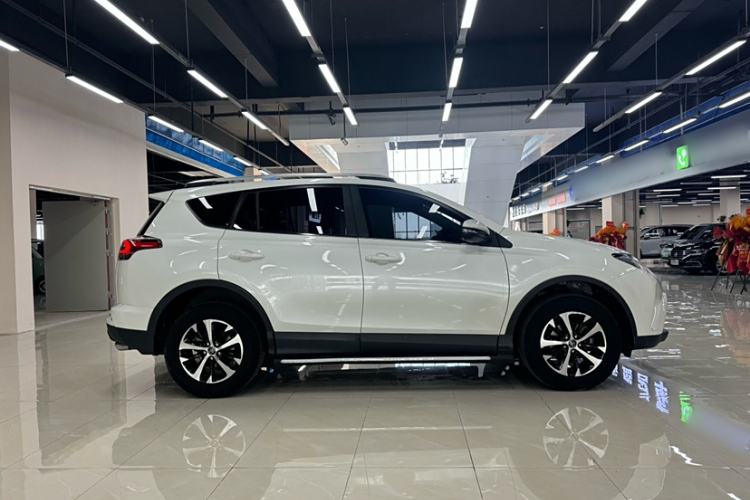 Used Toyota RAV4 2016 2.0L CVT Two-Wheel Drive Urban Edition China V Standard