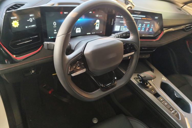 Used Oshan X5 PLUS 2023 Revised Version 1.5T DCT Navigation Edition
