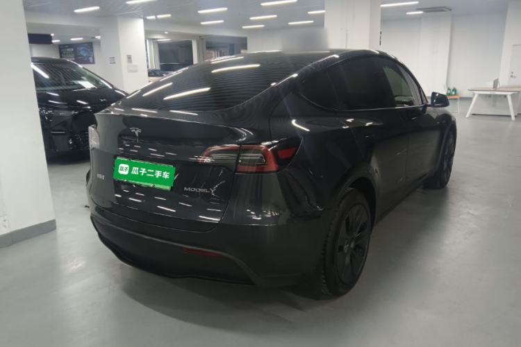 Used Tesla Model Y 2024 Long-Range All-Wheel-Drive Version