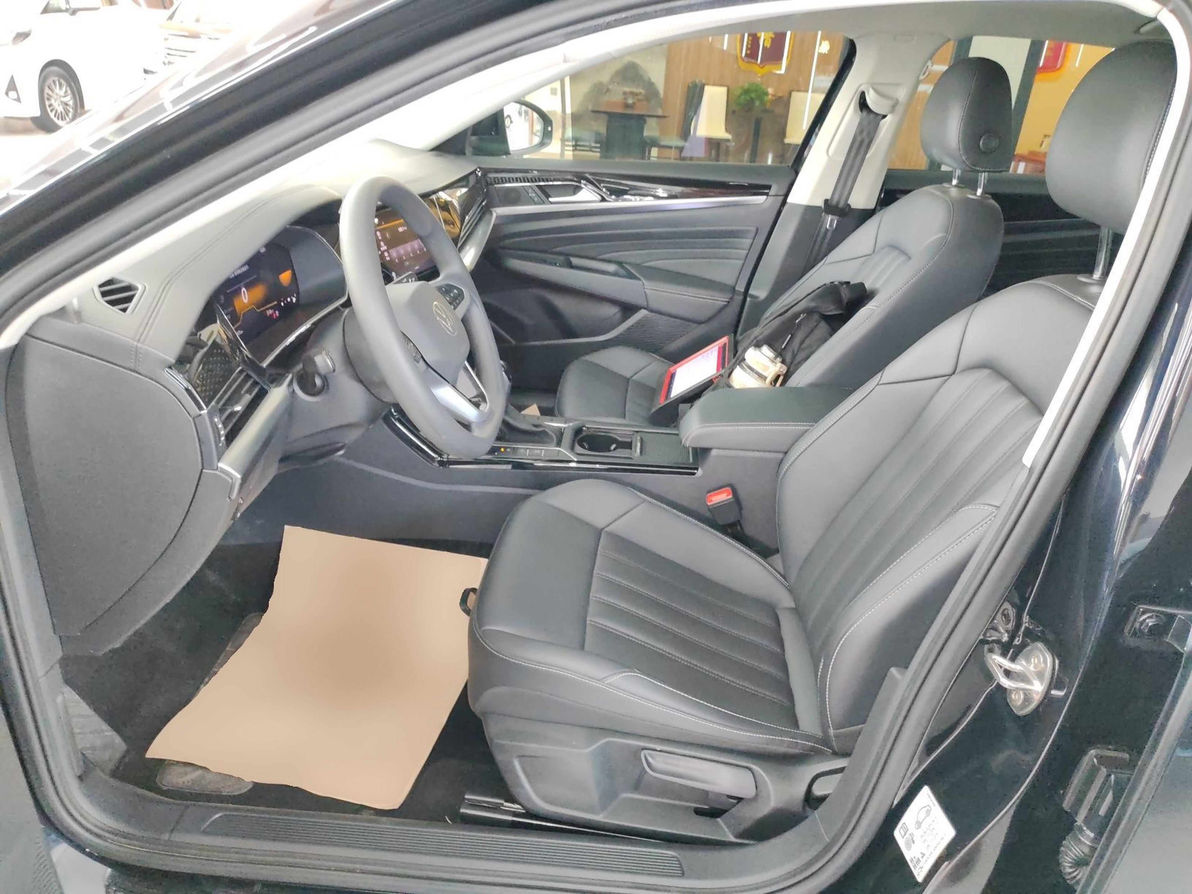 Переднее сиденье в автомобиле