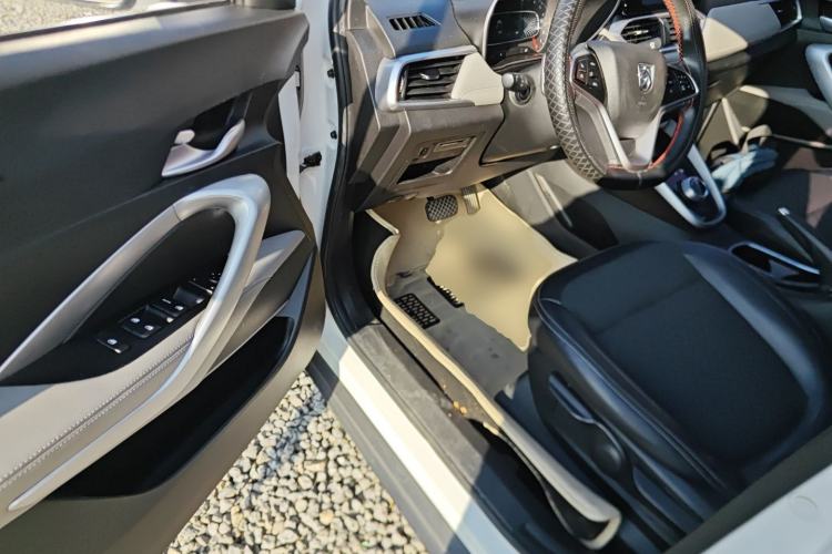 Used Baojun 510 2017 1.5L Automatic Fashion Model