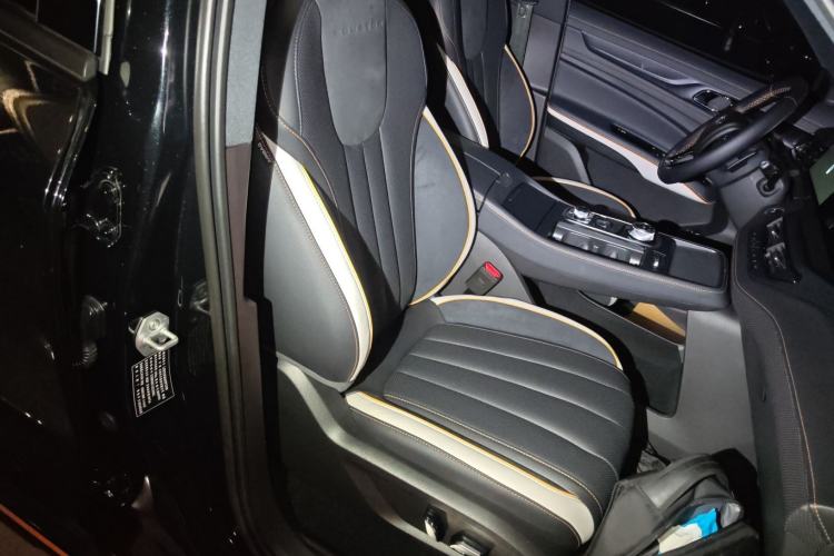 Used Ford Equator 2023 EcoBoost 225 Obsidian Orange Edition Prestige 7-Seater (2/2/3)
