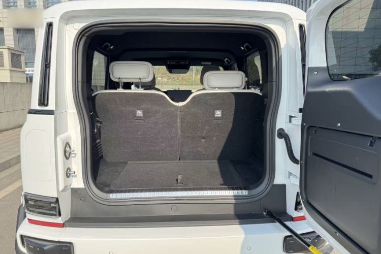 Used  V23 2025 401 Two-Wheel Drive Intelligent Driving Version
