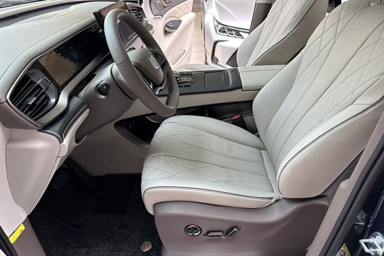 Used Denza D9 2022 DM-i 970 Four-Wheel Drive Flagship Model
