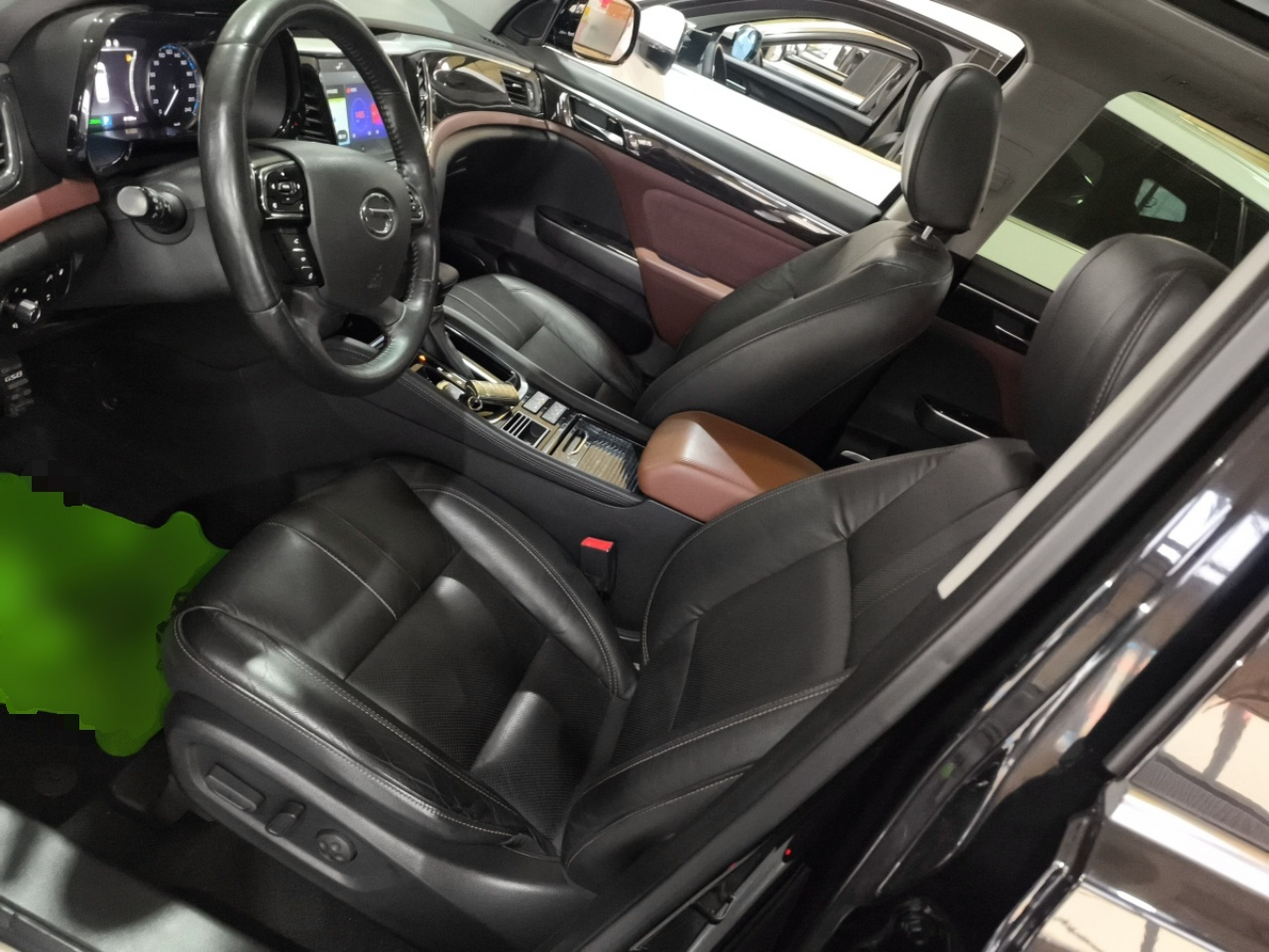 Переднее сиденье в автомобиле