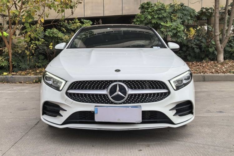 Used Mercedes-Benz A-Class 2022 Revised Version A 200 L Sport Sedan Fashionable Style
