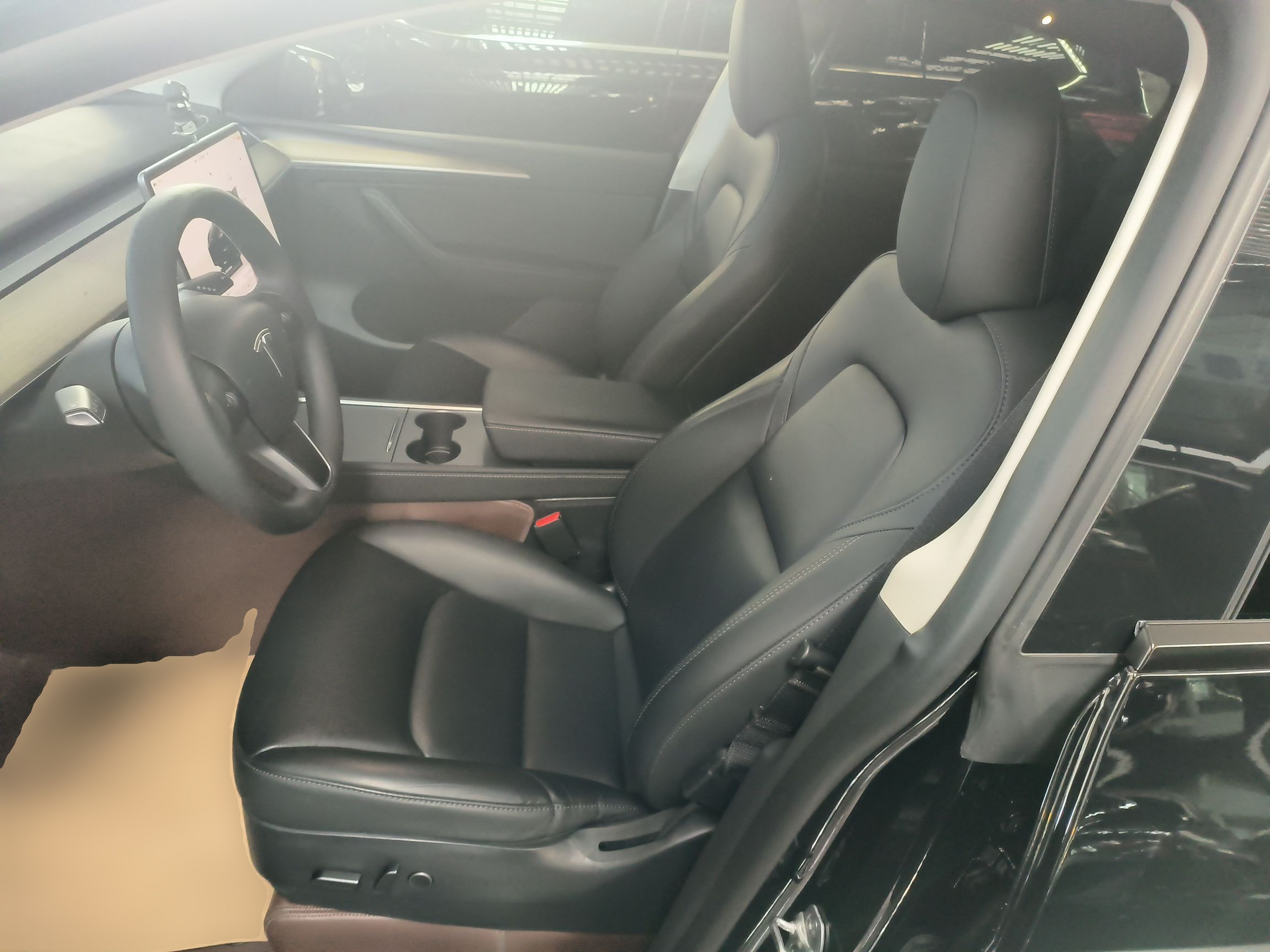 Переднее сиденье в автомобиле