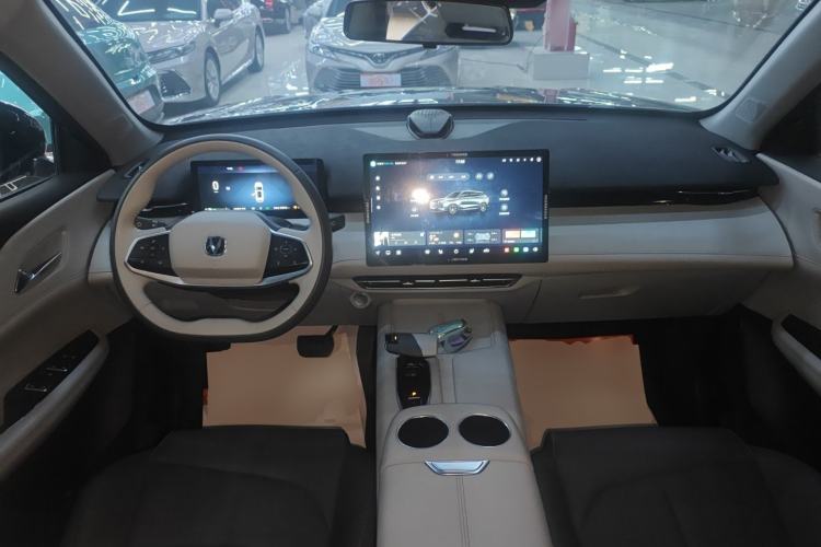 Used Changan UNI-Z New Energy 2024 Blue Whale Smart Electric iDD 125km Leading Model
