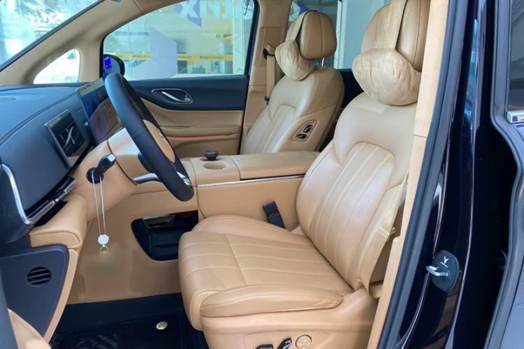 Used VOYAH Dream 2025 PHEV Four-Wheel Drive Prestige Kunpeng Edition