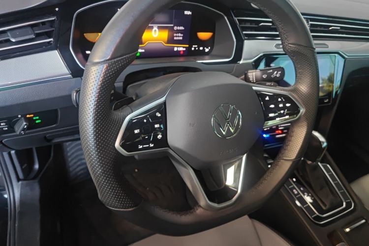 Used Volkswagen Magotan 2023 2 Million Units Limited Edition 330TSI DSG Leading Version
