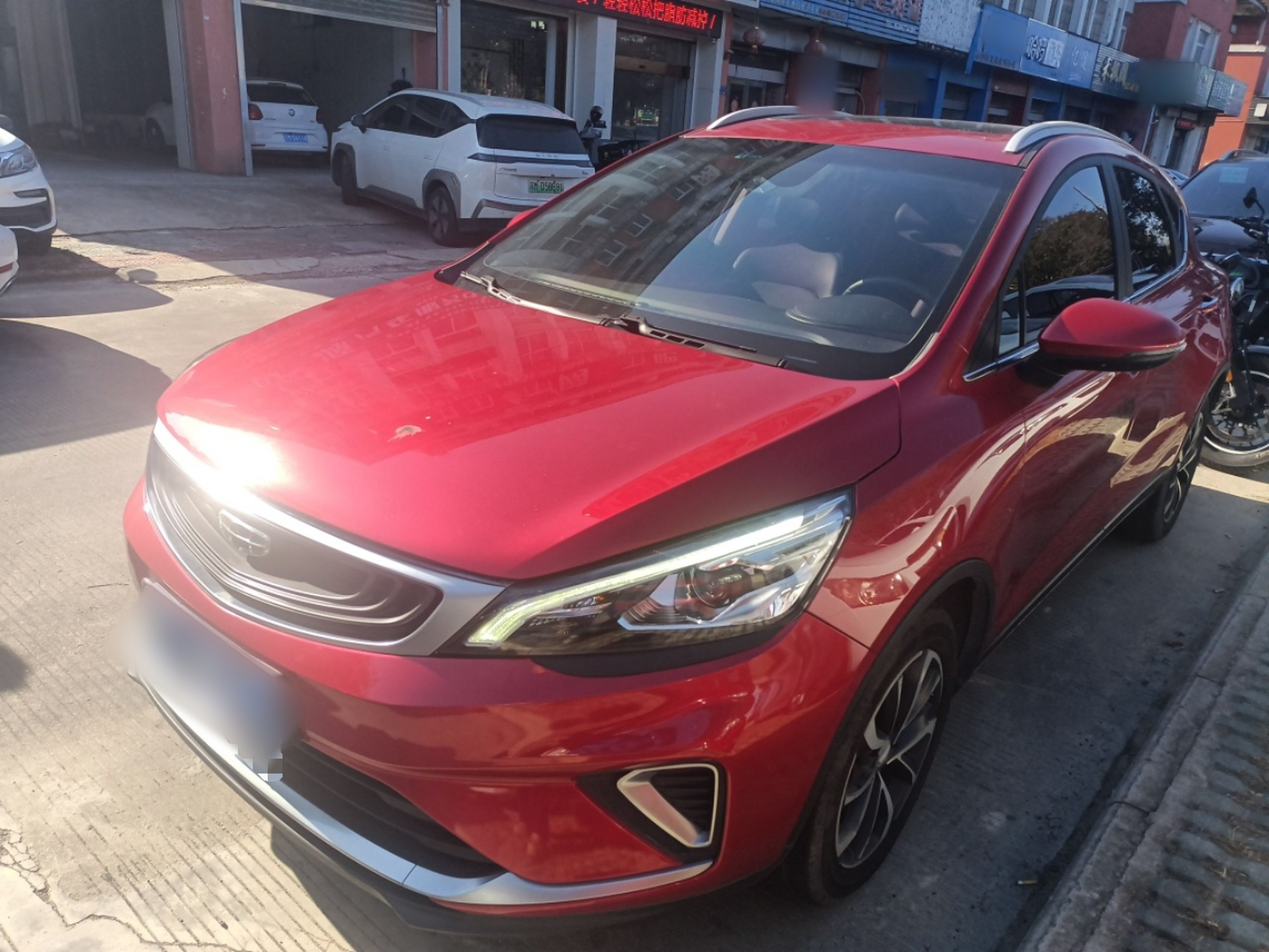 تحت مقدمة السيارة