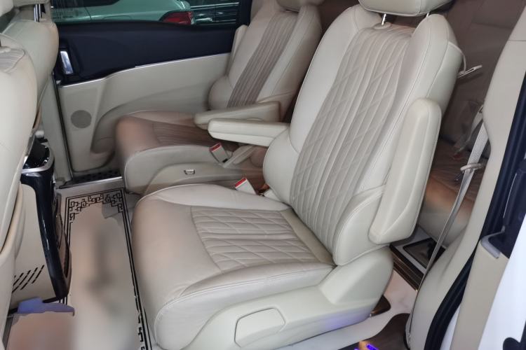 Used Buick GL8 2023 Land Executive Class Deluxe Model