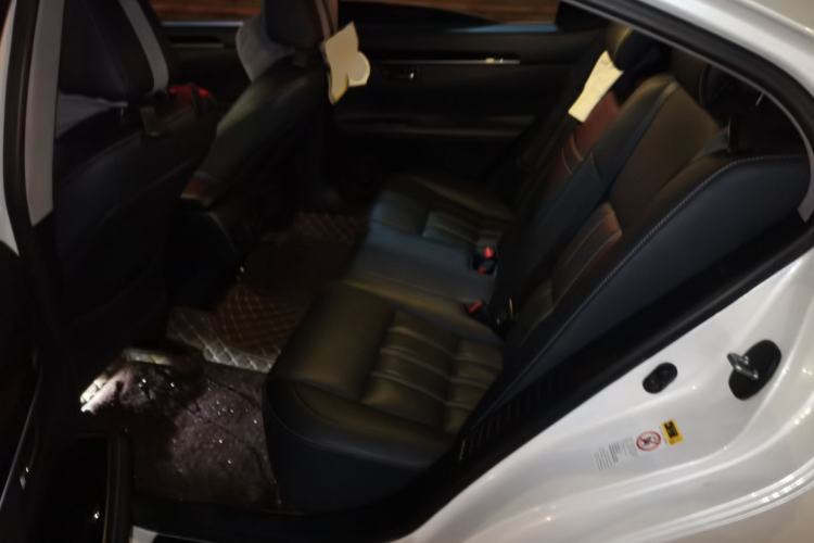 Used Lexus ES 2015 300h Comfort Edition
