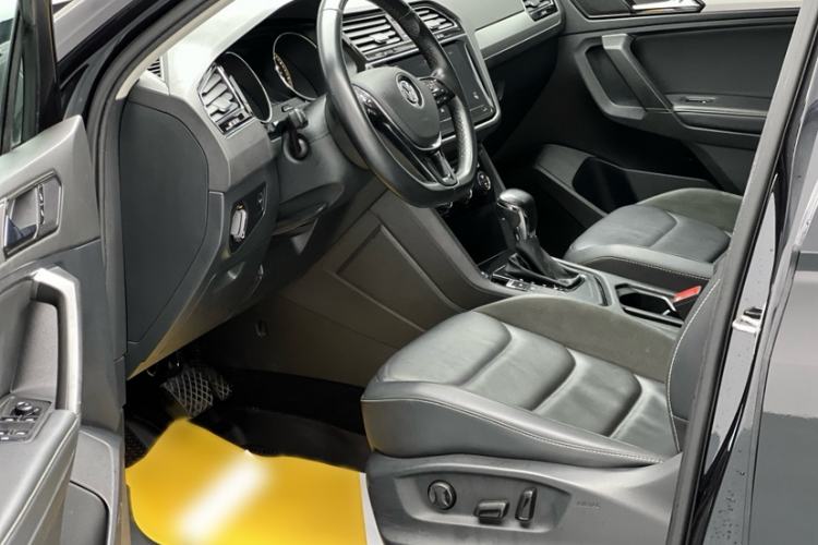 Used Volkswagen Tiguan L 2019 Updated Version 330TSI Automatic Two-Wheel Drive Panoramic Comfort Edition China VI Standard
