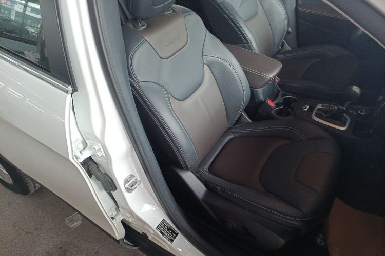 Used  Cherokee 2016 2.4L Superior Edition
