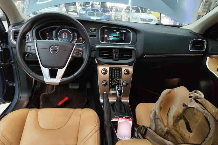 Used Volvo V40 2017 Cross Country T3 Zhiya Edition