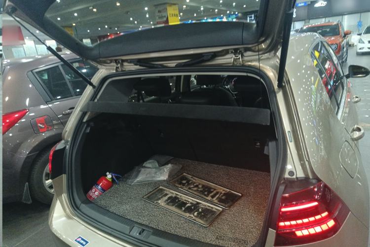 Used Volkswagen Golf 2018 230TSI Automatic Luxury Version
