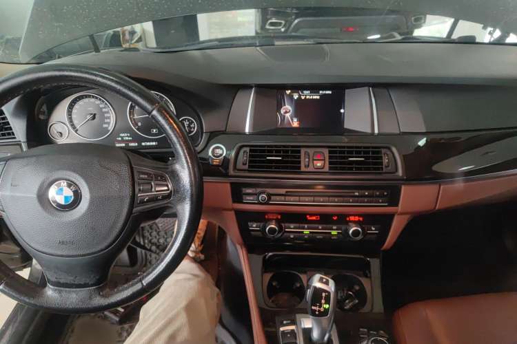 Used BMW 5 Series 2014 525Li Leading Model
