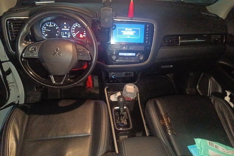 Used Mitsubishi Outlander 2019 2.0L Two-Wheel Drive Comfort Edition 7-Seater China VI Standard
