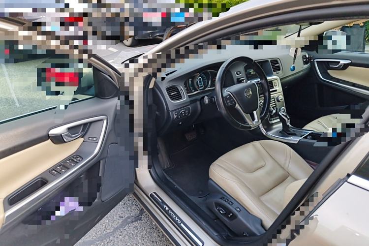 Used Volvo V60 2015 T5 Zhiya Edition
