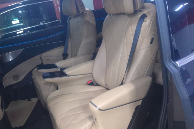 Used Denza D9 2025 DM-i Intelligent Drive 1020 Four-Wheel Drive Prestige Model
