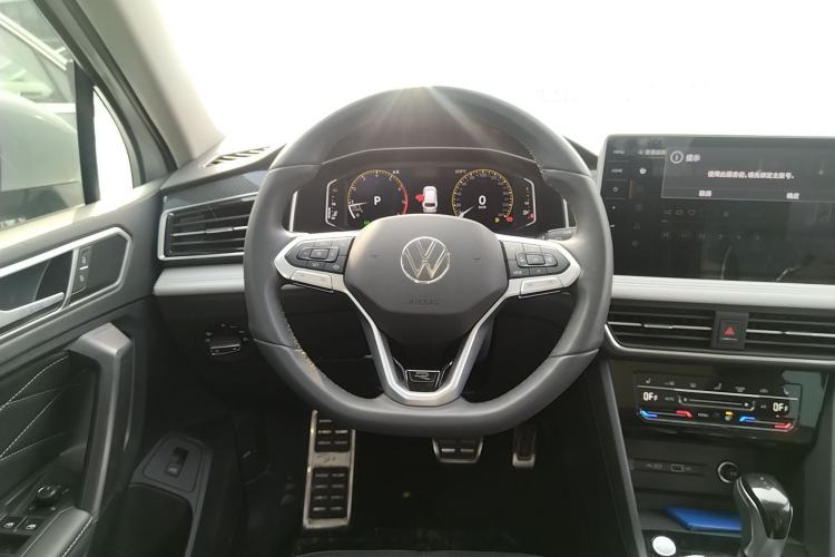 Used Volkswagen Tiguan L 2024 Outstanding Model 330TSI Automatic Two-Wheel Drive R-Line Dragon Glory Edition
