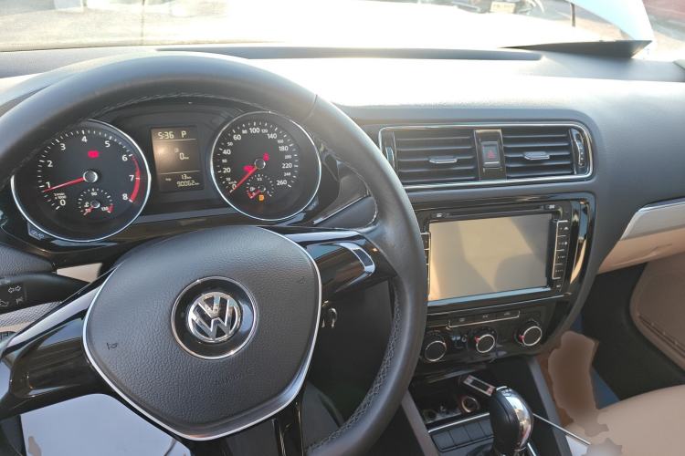 Used Volkswagen Sagitar 2015 230TSI Automatic Comfort Version
