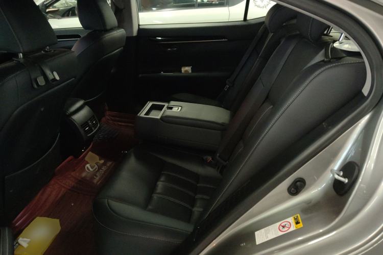 Used Lexus ES 2015 300h Comfort Edition
