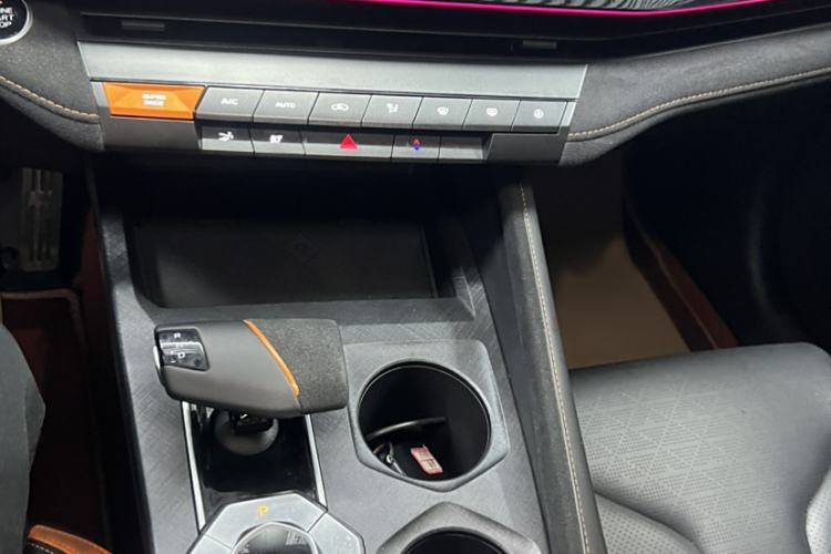 Used Changan UNI-V 2022 2.0T Leading-Speed Edition
