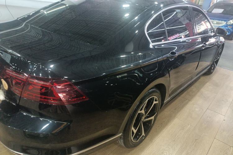 Used Volkswagen Magotan 2023 2 Million Units Limited Edition 330TSI DSG Leading Version
