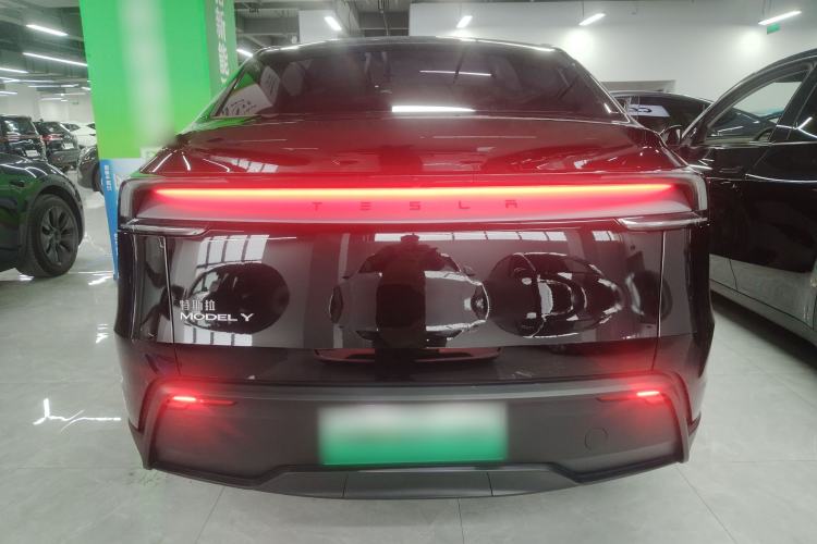 Used Tesla Model Y 2025 Rear-Wheel-Drive Version