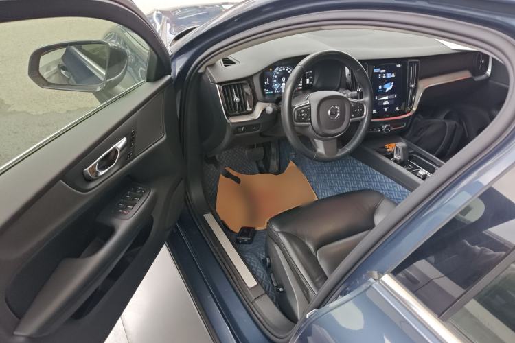 Used Volvo S60 2022 B4 Zhiyi Luxury Edition
