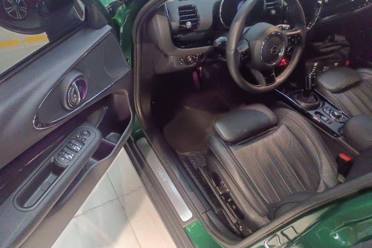 Used  Clubman 2023 1.5T COOPER Connoisseur
