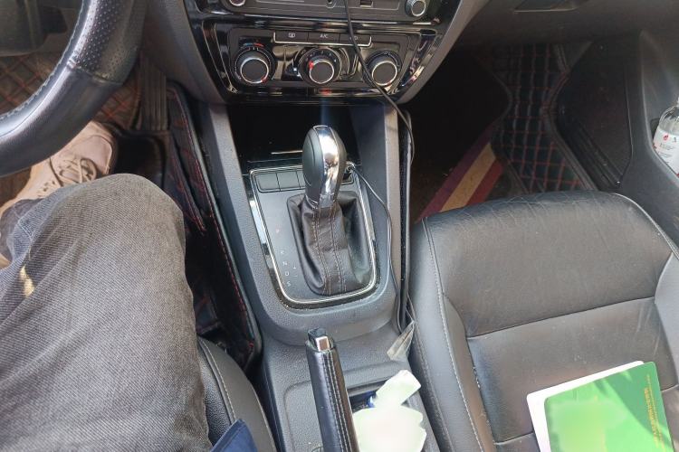 Used Volkswagen Sagitar 2015 1.6L Automatic Comfort Model
