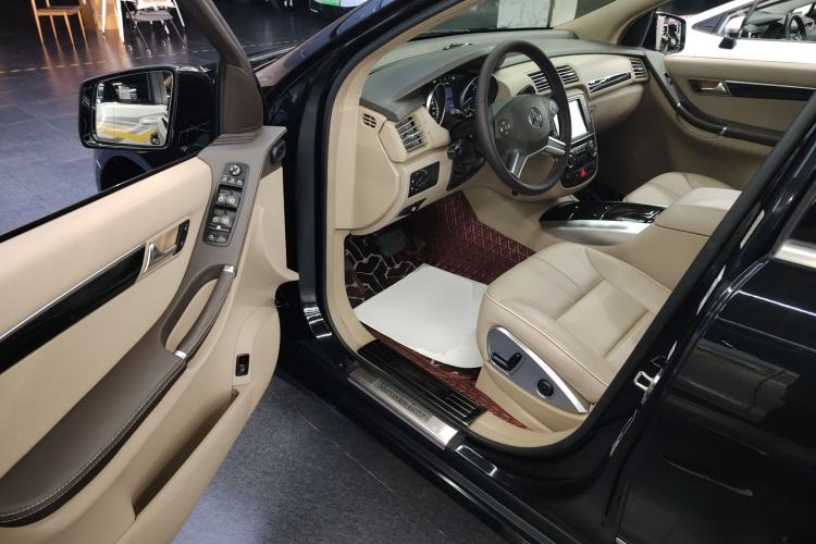 Used Mercedes-Benz R-Class 2017 R 320 4MATIC Business Edition Prestige Model