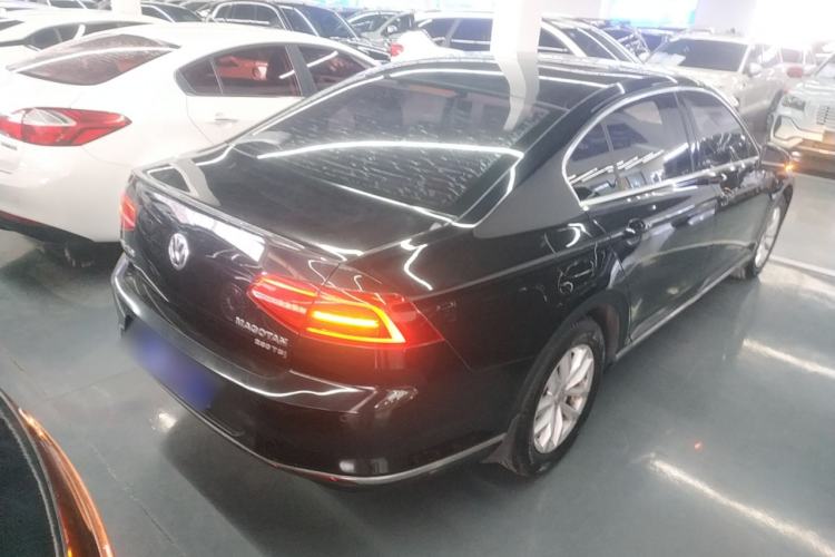 Used Volkswagen Magotan 2018 280TSI DSG Comfort Model
