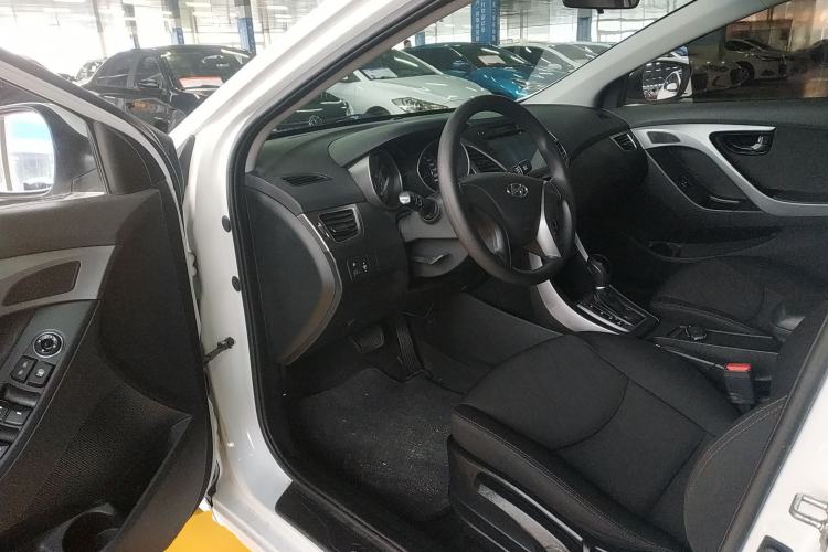 Used Hyundai Elantra 2016 1.6L Automatic Smart Version
