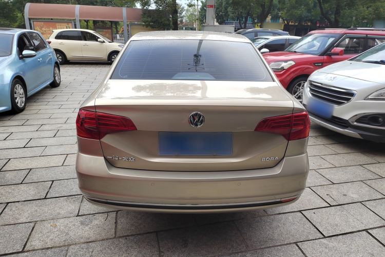 Used Volkswagen Bora 2016 1.6L manual Comfort trim level
