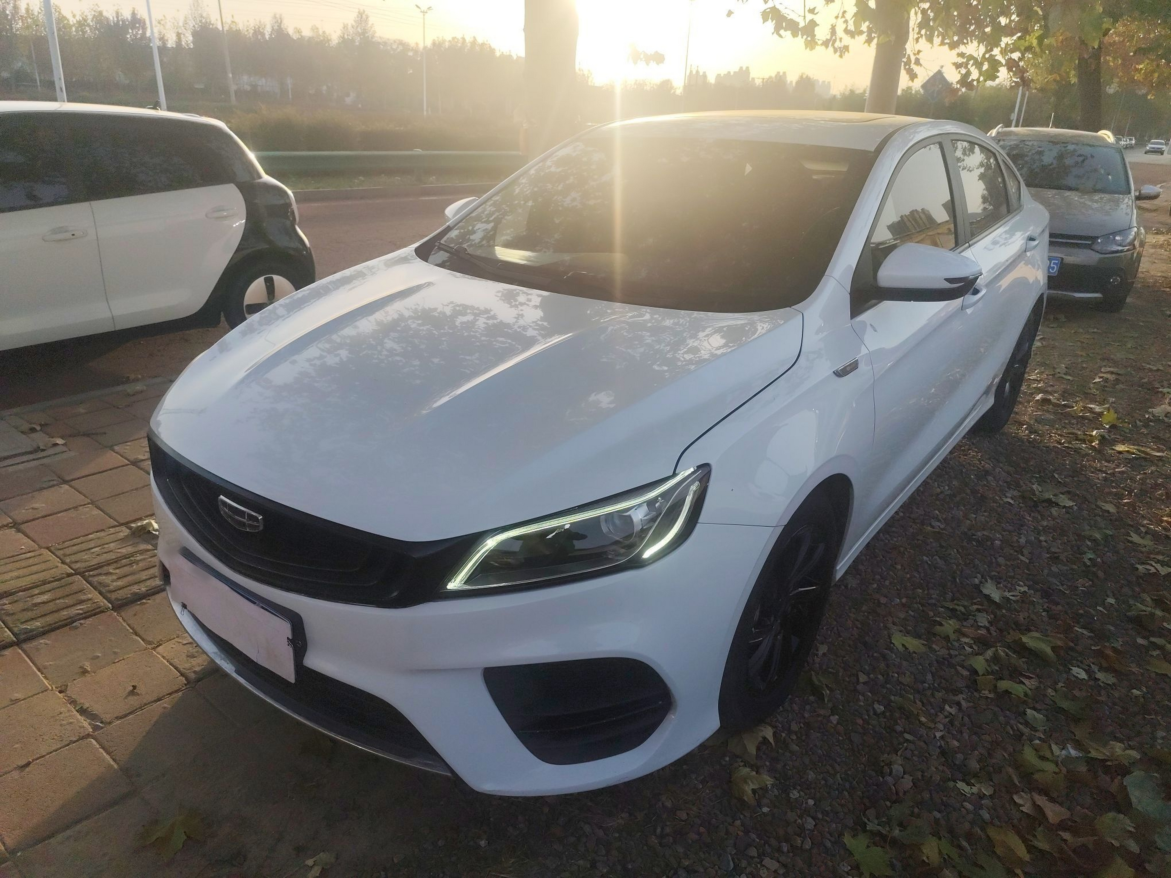 Под передней частью автомобиля