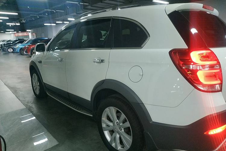 Used Chevrolet Captiva 2015 2.4L 4x4 Flagship Edition 7-Seater
