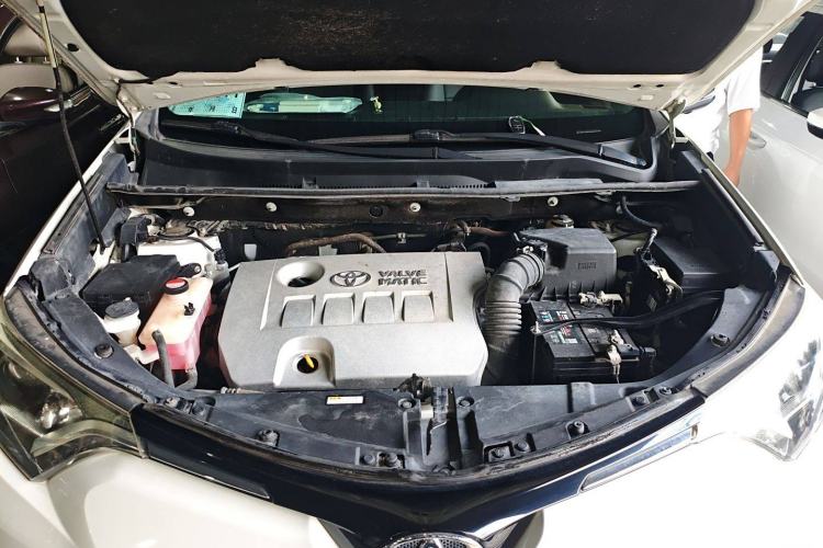 Used Toyota RAV4 2016 2.0L CVT Two-Wheel Drive Fashion Edition China V Standard
