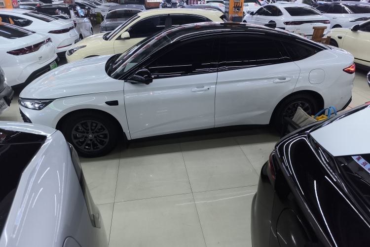 Used BYD Qin L 2025 DM-i Smart Drive 80KM Leading Model
