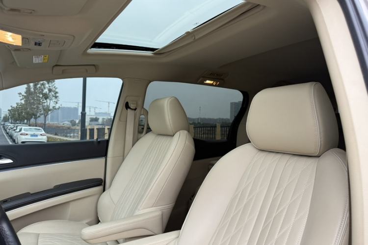 Used Buick GL8 2023 Facelifted Land Cruiser Executive Luxury Version
