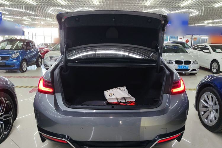 Used BMW i3 2022 eDrive 35 L
