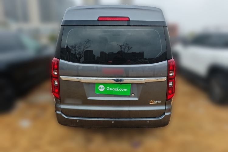 Used Jinbei Gold Hiace 2023 1.5L Passenger Van Travel Lion 5/6/7-Seater with Central Air Conditioning
