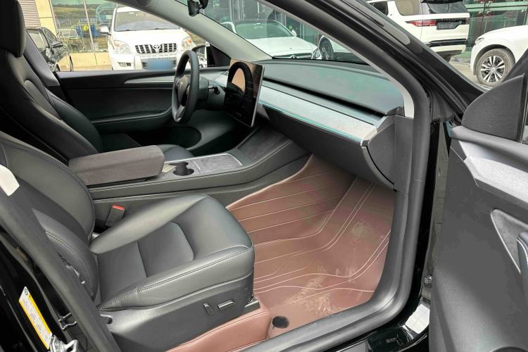 Used Tesla Model Y 2023 Rear-Wheel-Drive Version
